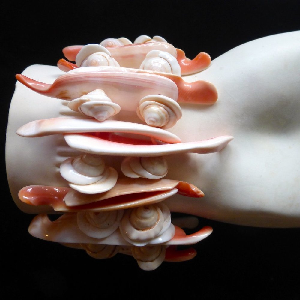 Women's Pink shell stretchy bracelet